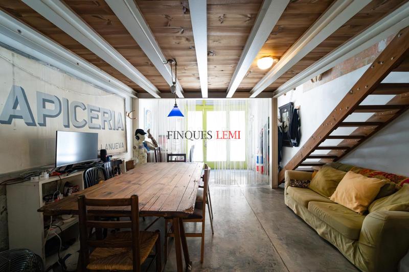 Foto 00f9975e-cfab-4291-8adc-fa2c0b4d0663. Local comercial a Raval Barcelona