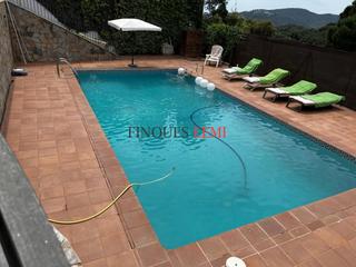 Maison  Sant cebrià de vallalta - calle cadí. Casa con piscina y vistas al mar sobre una parcela de 850m2