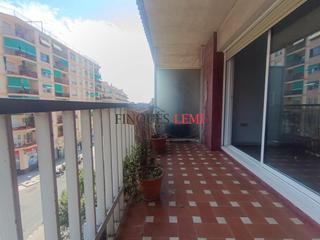 Appartement  Terrassa - avenida josep tarradellas. Piso 4 habitaciones junto a plaça lluís companys ascensor