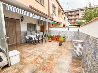 Casa adosada  Castellar del vallès - pare borrell. Amplia casa familiar con 5 habitaciones y sótano en excelente es