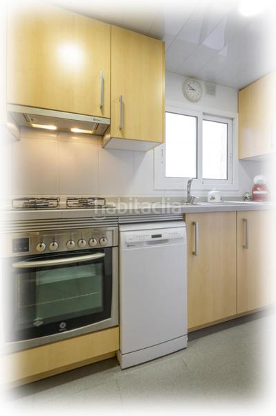 Foto d777ba59-7c2d-4f9a-9c9f-d40e767af275. Dachwohnung mit heizung in Les Planes Hospitalet de Llobregat (L´)