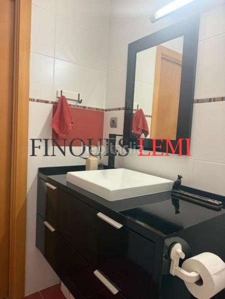 Foto 15439798-2b46-4285-8b0d-ee73b828f5d5. Casa adossada amb calefacció piscina a Torre Baró Barcelona