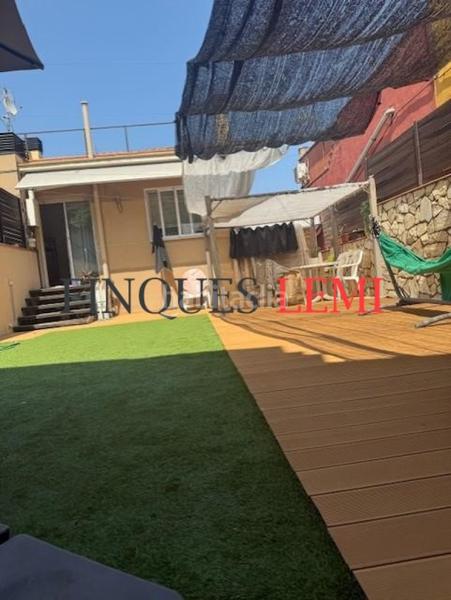 Foto 44208e65-2ce6-48fa-9e57-a99a8a5c9724. Casa adossada amb calefacció piscina a Torre Baró Barcelona