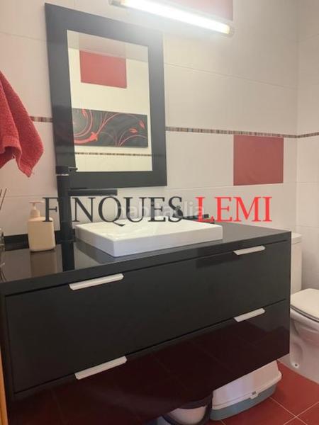 Foto f0663c3a-5571-40d9-85ba-0b989ff5034c. Casa adossada amb calefacció piscina a Torre Baró Barcelona