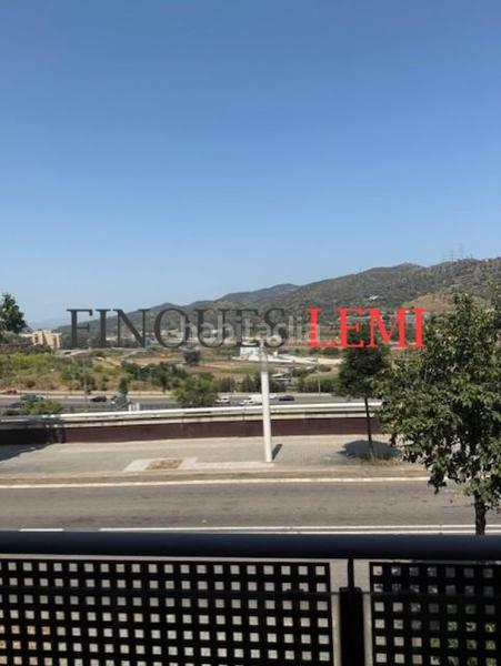 Foto fb254946-4579-4c60-ade7-845d598596fa. Casa adossada amb calefacció piscina a Torre Baró Barcelona