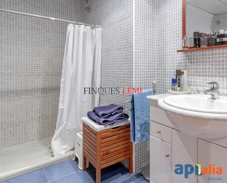 Foto 2a664044-d96f-4070-89bb-688e8a9dae81. Àtic amb calefacció aparcament a Centre Mataró