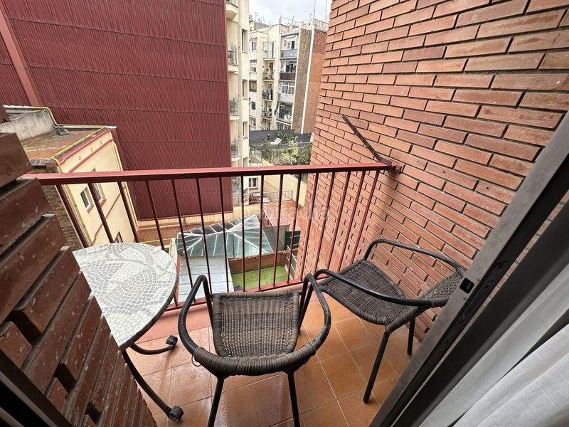 Foto fa75e52e-5a88-4cc4-a7fe-b30c21d15a26. Pis amb aparcament a El Camp de l´Arpa del Clot Barcelona