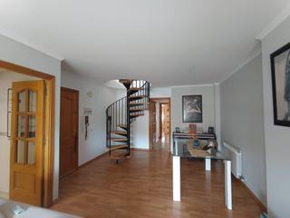 Dachwohnung in La Girada. Dúplex en venta en la girada