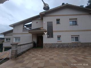 Casa a Mediona. Casa independiente en venta en mediona