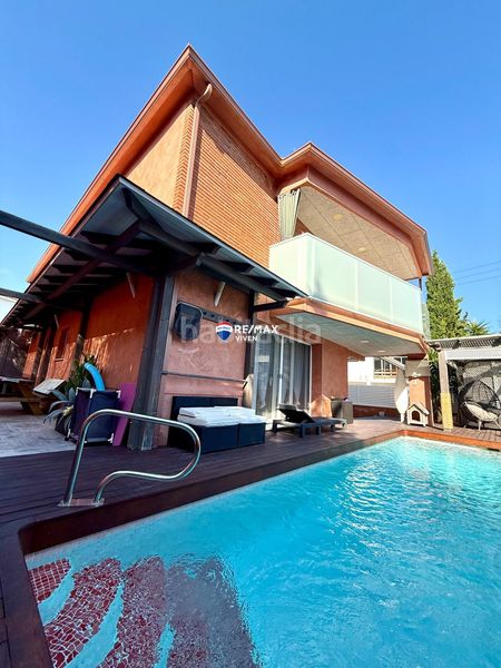 Foto b5bc8434-81ae-4a5e-9dbd-dfd8c25d353d. Xalet amb calefacció aparcament piscina a Cunit residencial Cunit