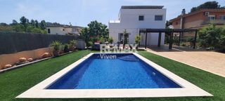 Casa in Canyelles. Reestreno en california, oportunidad