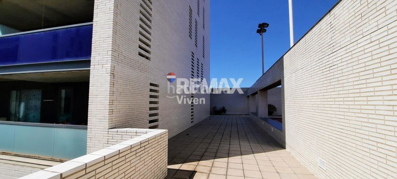 Foto eddfed3e-774b-4e8c-b0ae-c5b9c3a070e9. Pis amb aparcament piscina a Vilamarina Viladecans