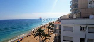 Flat in Calafell Platja. Oportunidad en primera línea de mar! con parking