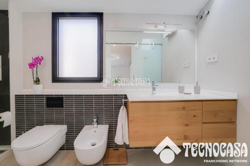 Foto b734bf54-e419-46d1-a807-03707c055d4d. Casa pareada casa en venta en Sant Andreu de Palomar Barcelona