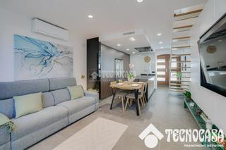Maison jumelée à Sant Andreu de Palomar. Casa en venta en barcelona