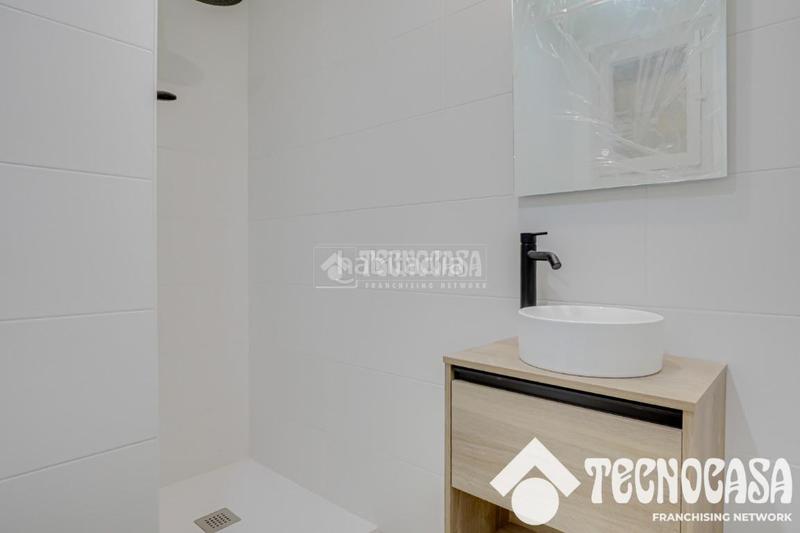 Foto 1f388726-38b8-4806-adb8-8de56765b561. Local comercial tienda en venta en Besòs - Maresme Barcelona
