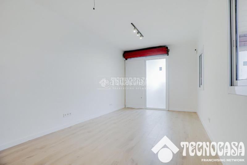 Foto 2c17b787-db9d-42e7-afa9-6b3f4eec8982. Local comercial tienda en venta en Besòs - Maresme Barcelona