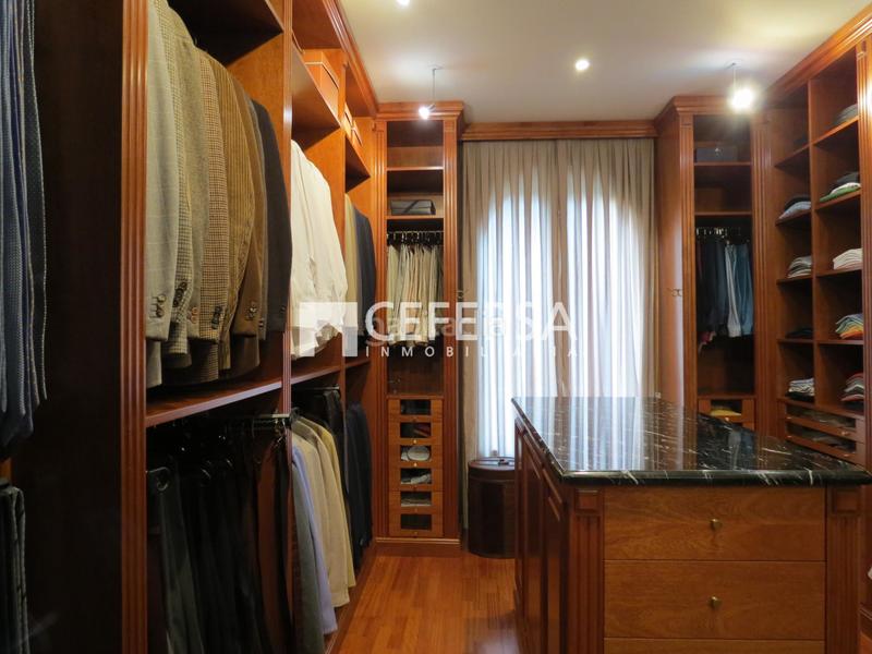 Foto 00de4663-3d2e-4969-a379-ce8a365375fb. Casa con riscaldamento parcheggio in Tres Torres Barcelona