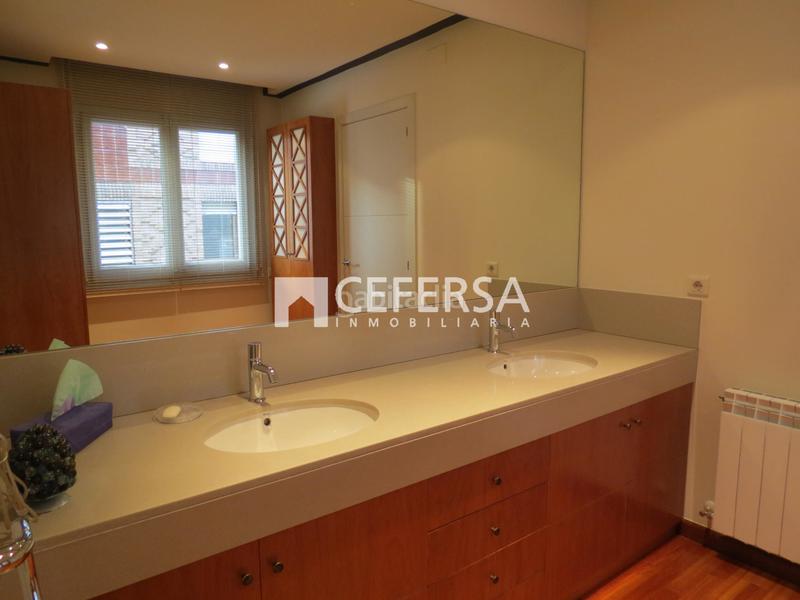 Foto 57cbd58c-12a1-46a6-8f8e-e020e407078d. Casa con riscaldamento parcheggio in Tres Torres Barcelona