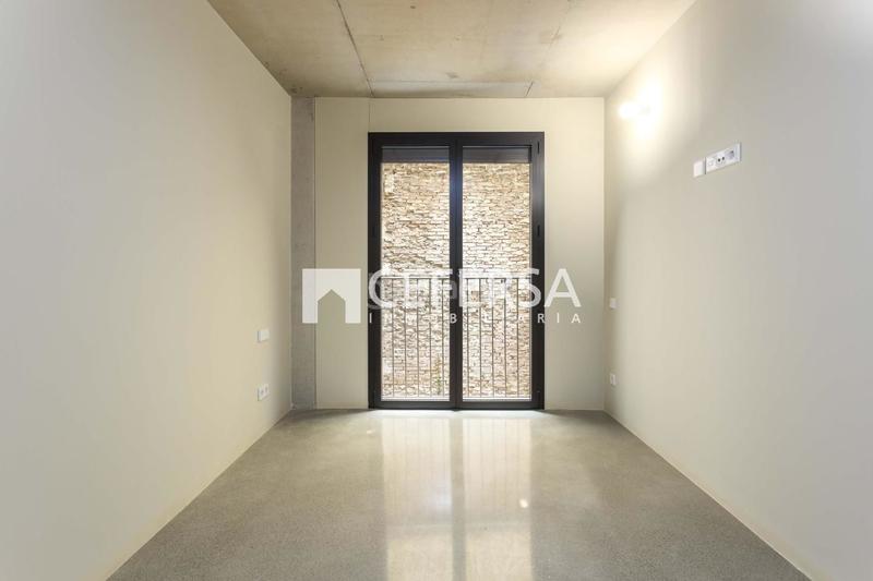 Foto b1f48531-55dc-4905-8f88-e8de337e441c. Planta baixa amb calefacció a Sagrada Família Barcelona