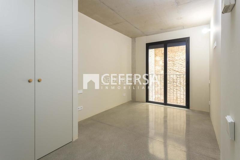 Foto c9af4ea8-61ab-4b6f-9d3b-43a6bc51c2cd. Planta baixa amb calefacció a Sagrada Família Barcelona