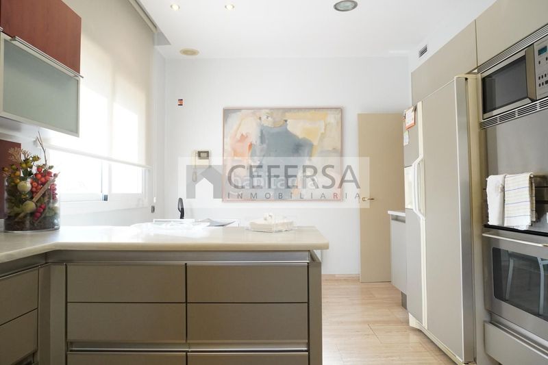 Foto a889a1c1-f6e0-4aa9-8acc-fd41986422f9. Casa amb aparcament a Tres Torres Barcelona