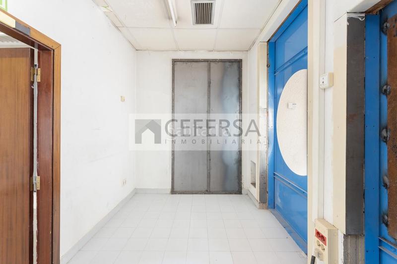 Foto 8f9e3002-2aeb-4e5a-9207-b61e55b6b4d8. Alquiler edificio  comercial único en el centro de les Tres Torres. en Barcelona