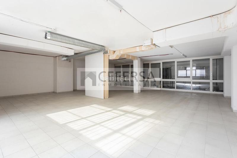 Foto a11e6c4d-d225-4c5c-8cd8-c697bdf52e8d. Alquiler edificio  comercial único en el centro de les Tres Torres. en Barcelona
