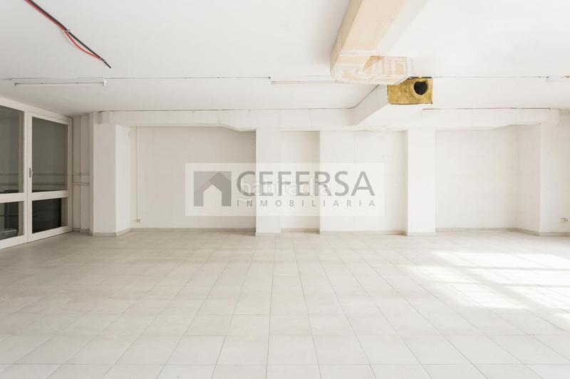 Foto b275d1a3-7651-440a-b1a7-e8cb849b7534. Alquiler edificio  comercial único en el centro de les Tres Torres. en Barcelona