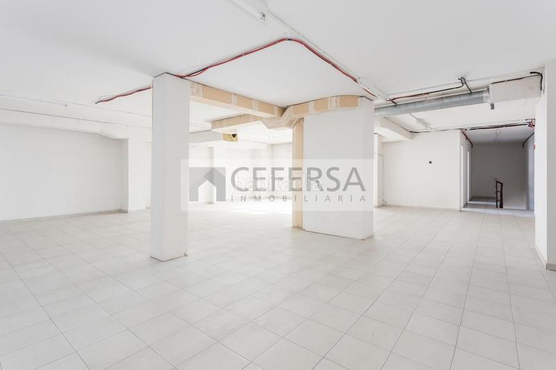 Foto cfc93e41-3fc4-464f-ba40-0789a6f827e8. Alquiler edificio  comercial único en el centro de les Tres Torres. en Barcelona