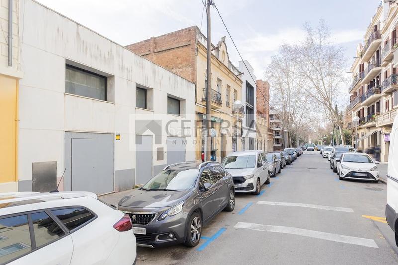 Foto de3e087b-d41e-41b8-9658-dfa0ab4b8fdc. Alquiler edificio  comercial único en el centro de les Tres Torres. en Barcelona
