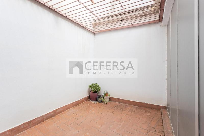 Foto 0029584f-6d65-4c47-b6fe-eb7d8f8fdf3c. Alquiler local comercial  único en el centro de les Tres Torres. en Barcelona