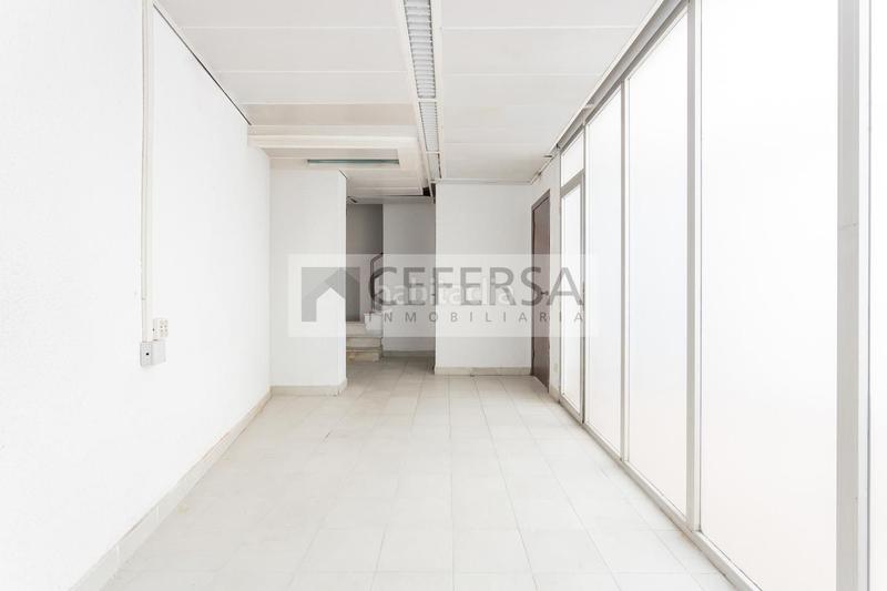 Foto 07162f9b-52fa-4830-a884-0a6d84fb0b10. Alquiler local comercial  único en el centro de les Tres Torres. en Barcelona