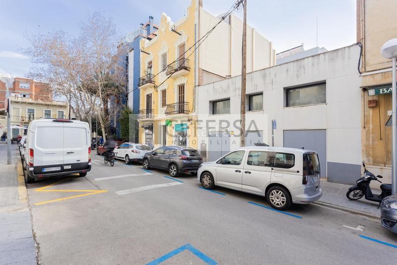 Foto 159ca5b6-32bc-4137-bfb1-332bcd355470. Alquiler local comercial  único en el centro de les Tres Torres. en Barcelona