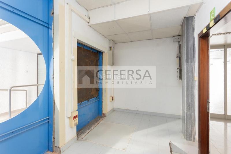 Foto 5409f6d2-7987-4ee5-a95c-2b4f70e61e57. Alquiler local comercial  único en el centro de les Tres Torres. en Barcelona