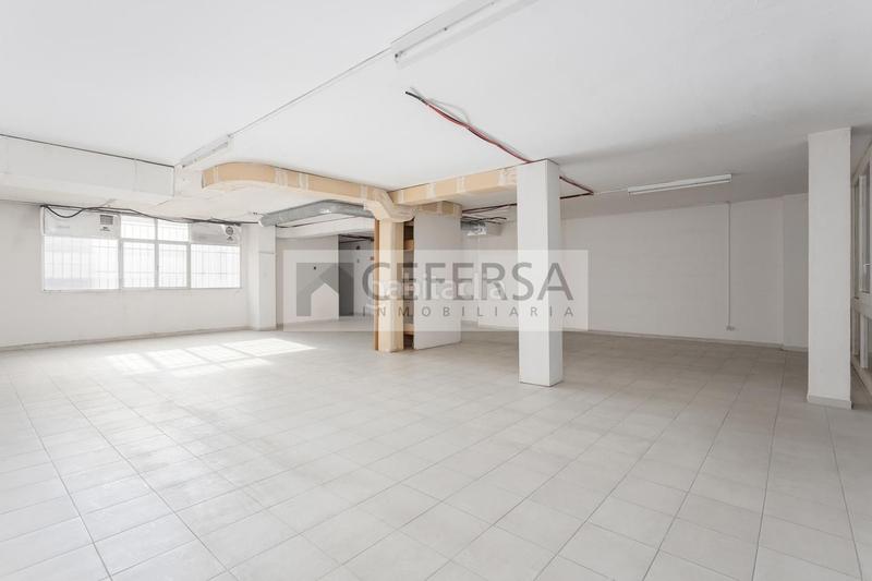 Foto aa9c80ba-e109-47f7-8162-6e9320280501. Alquiler local comercial  único en el centro de les Tres Torres. en Barcelona
