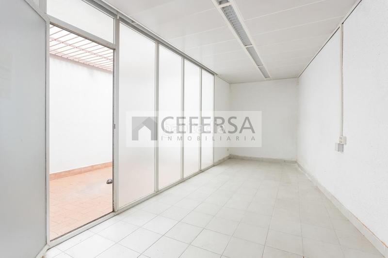 Foto b4e92a0e-def0-42bc-b1a9-933677570429. Alquiler local comercial  único en el centro de les Tres Torres. en Barcelona