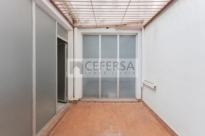 Foto dde4d6f1-49bc-4278-b6b2-b991a69a7873. Alquiler local comercial  único en el centro de les Tres Torres. en Barcelona