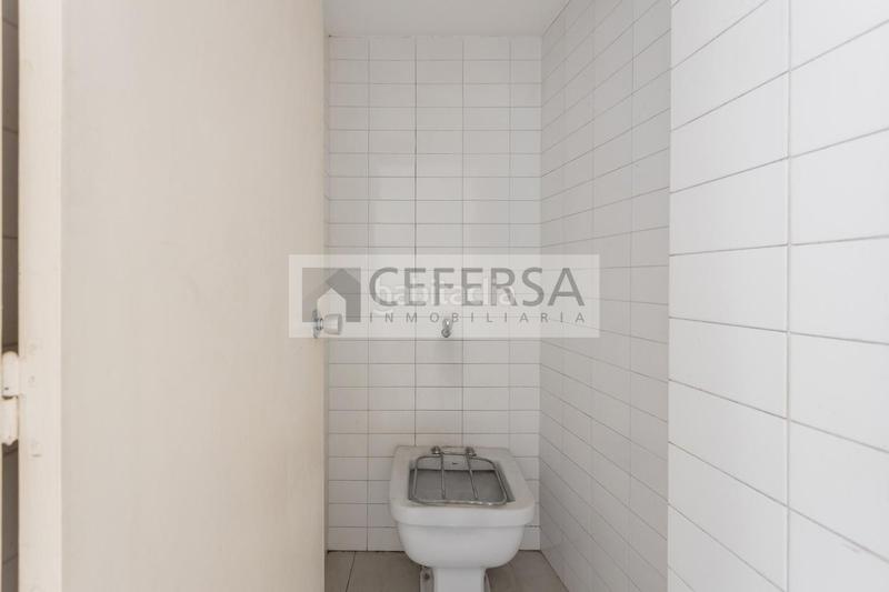 Foto f0ca3818-b3e8-4790-a73b-273b921b147e. Alquiler local comercial  único en el centro de les Tres Torres. en Barcelona