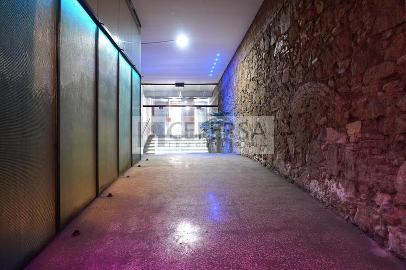 Foto 544dda12-5303-43aa-8de3-d7862a74e8f5. Local comercial  en venta en balmesparis en Barcelona
