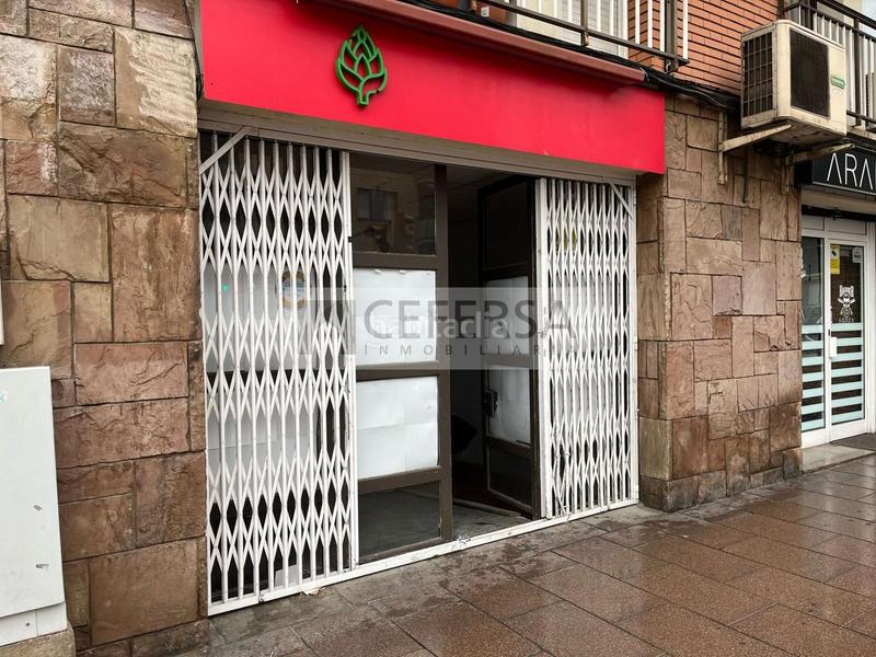 Foto b004293c-fa78-4750-9b04-7a765c8f2b3a. Local comercial a Centre Sant Joan Despí