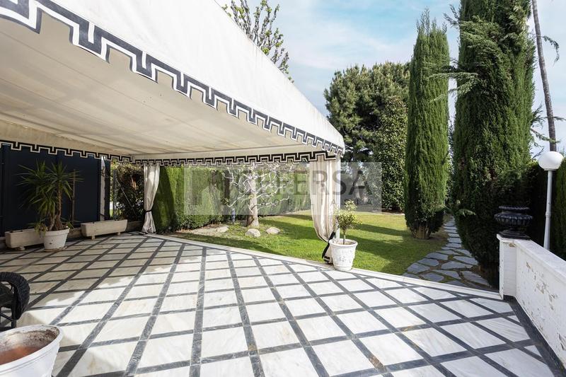 Foto 0f1c100c-4416-4b2f-a3b7-38a3d5022cda. Casa a schiera con riscaldamento parcheggio piscina in Barcelona