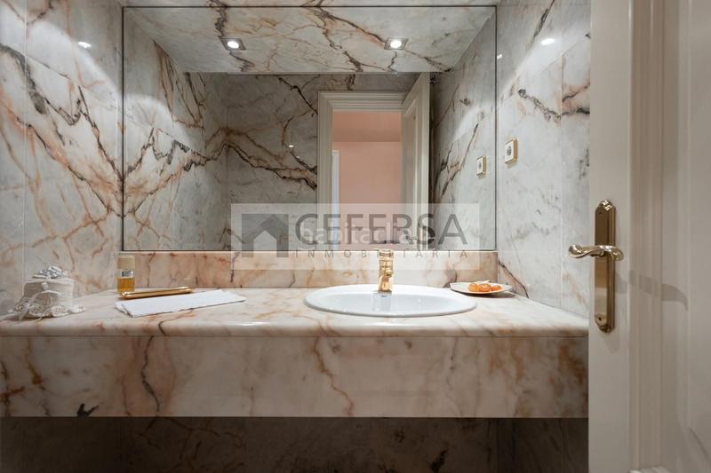 Foto 170b7bbe-f405-4d91-8304-68db9cff8825. Casa a schiera con riscaldamento parcheggio piscina in Barcelona