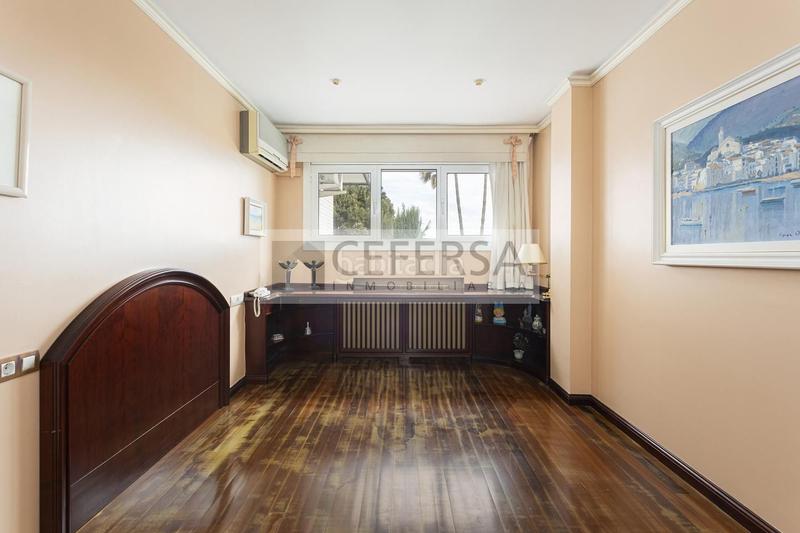 Foto 176982f8-17d9-4113-8da6-f7c4d2c3e4e9. Casa a schiera con riscaldamento parcheggio piscina in Barcelona