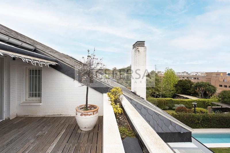 Foto 21f5205b-e1b1-49d2-956f-ec7aa147052e. Casa a schiera con riscaldamento parcheggio piscina in Barcelona