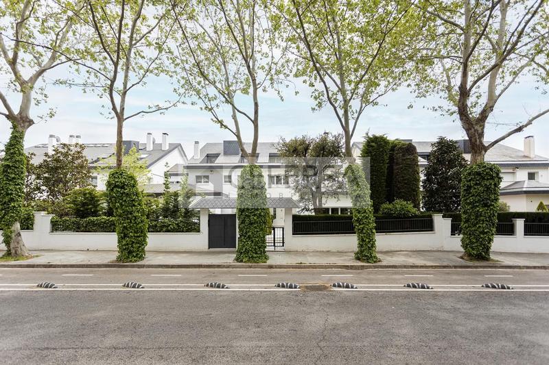 Foto 2841e8ae-0468-4fe2-bca2-787c26e05b73. Casa a schiera con riscaldamento parcheggio piscina in Barcelona