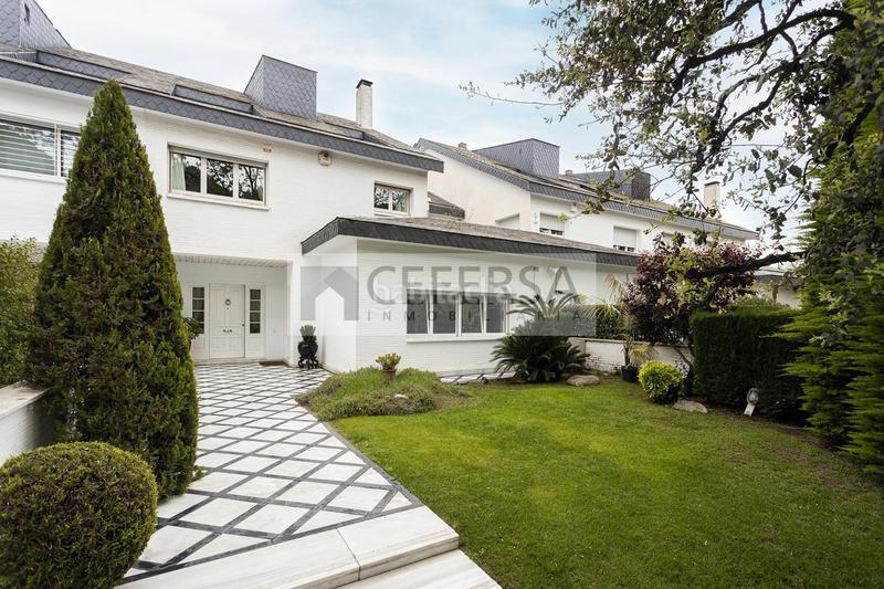 Foto 2dba2da5-4009-4f1d-b4c6-36e2aca3d795. Casa a schiera con riscaldamento parcheggio piscina in Barcelona