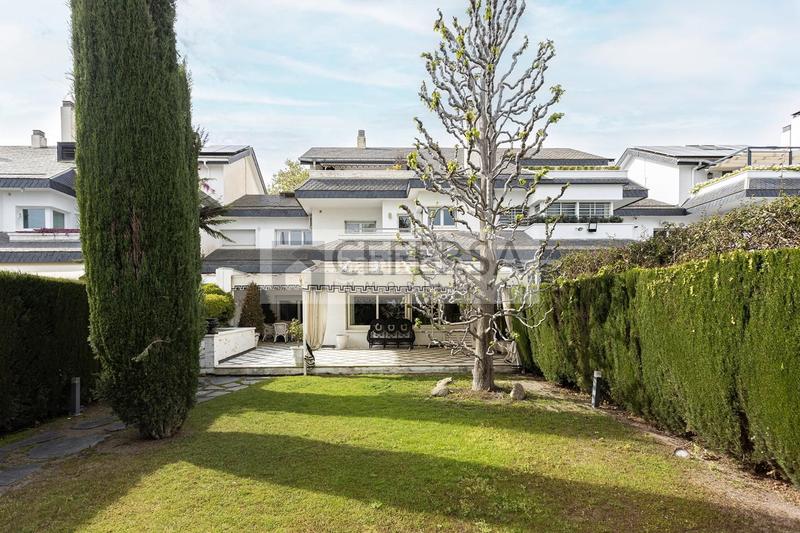 Foto 55a4704b-e949-4b01-b55b-205939ef6238. Casa a schiera con riscaldamento parcheggio piscina in Barcelona