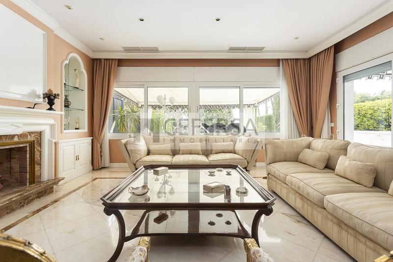 Foto 582b55cd-2498-476f-9e62-c382818c6b09. Casa a schiera con riscaldamento parcheggio piscina in Barcelona