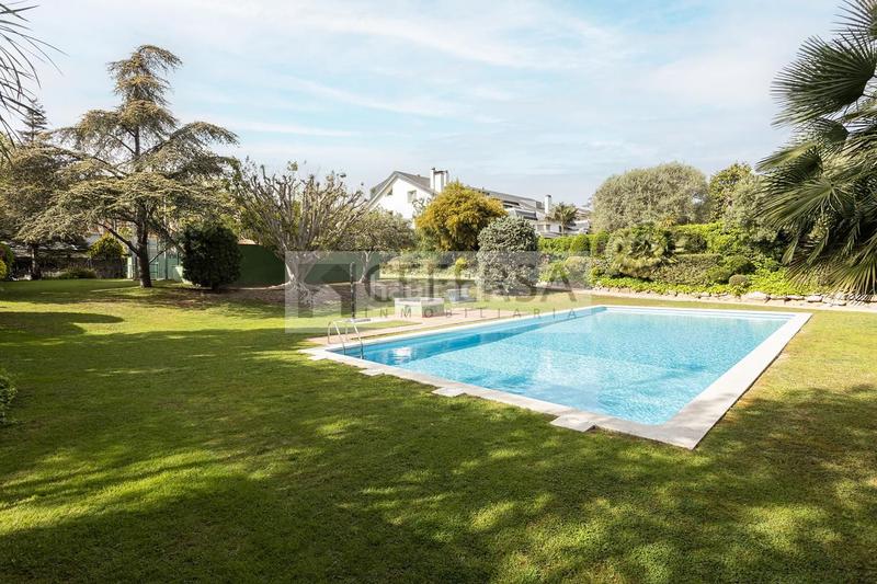 Foto 5ee22f6e-9e1d-425d-ad17-8cd522892888. Casa a schiera con riscaldamento parcheggio piscina in Barcelona